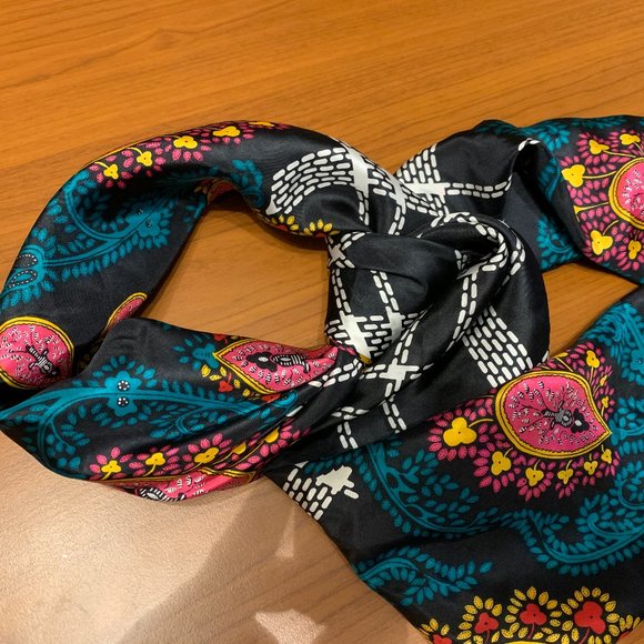 ⭐HOST PICK⭐💗Diane von Furstenberg Silk Scarf Vintage 1980s - Picture 5 of 5